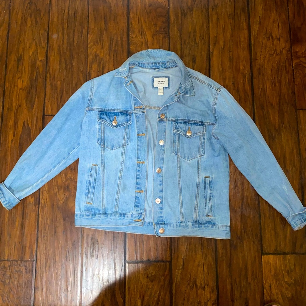 LIGHT WASH OVERSIZED JEAN JACKET